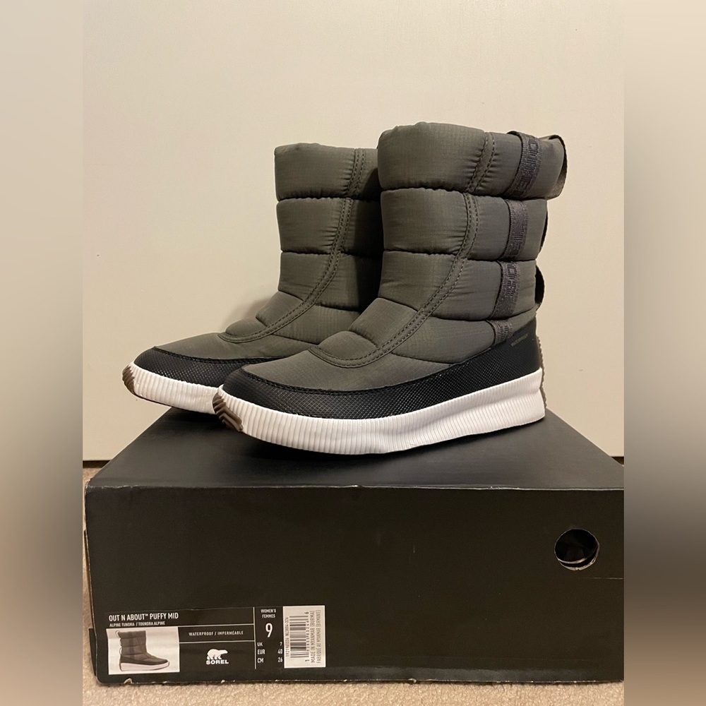 SOREL Out N About Puffy Mid Boot